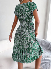 Retro-Chic All-Over Blooms Short Sleeves Floral Pleated Waist Detail Midi Casual Dress