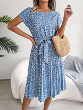 Retro-Chic All-Over Blooms Short Sleeves Floral Pleated Waist Detail Midi Casual Dress