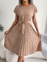 Retro-Chic All-Over Blooms Short Sleeves Floral Pleated Waist Detail Midi Casual Dress