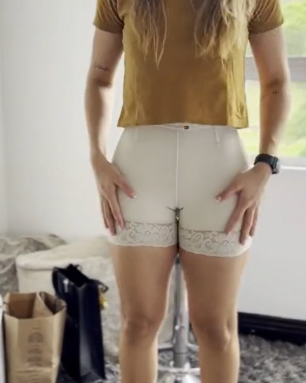 Mid-Rise Butt Lifting Seamless Shorts | High Compression & Invisible Sculpting