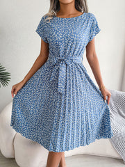 Retro-Chic All-Over Blooms Short Sleeves Floral Pleated Waist Detail Midi Casual Dress
