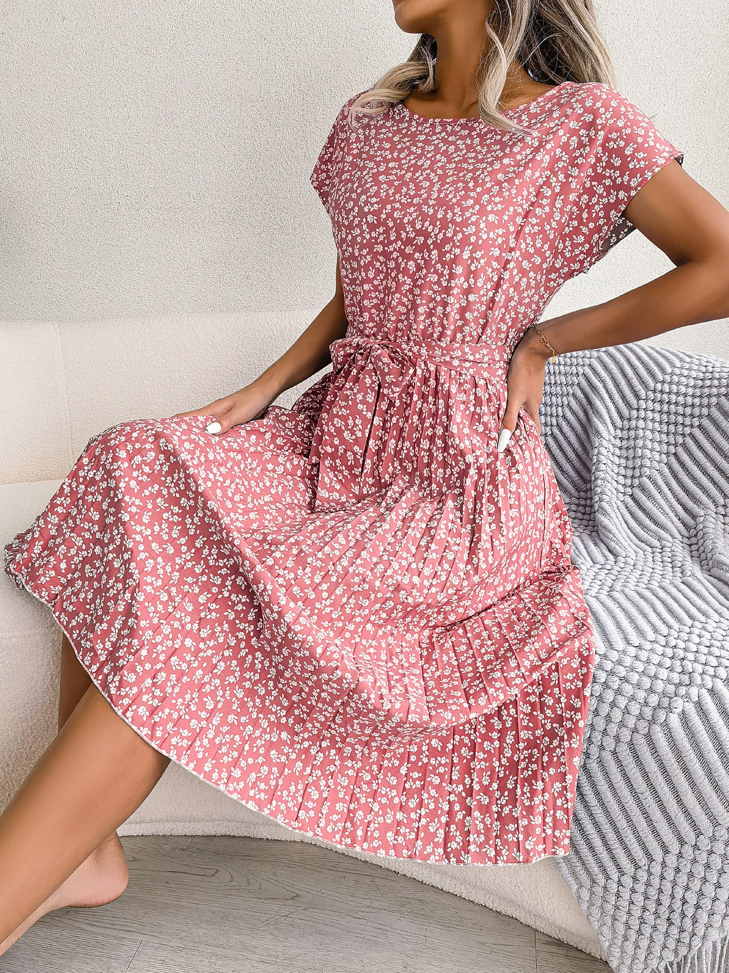 Retro-Chic All-Over Blooms Short Sleeves Floral Pleated Waist Detail Midi Casual Dress