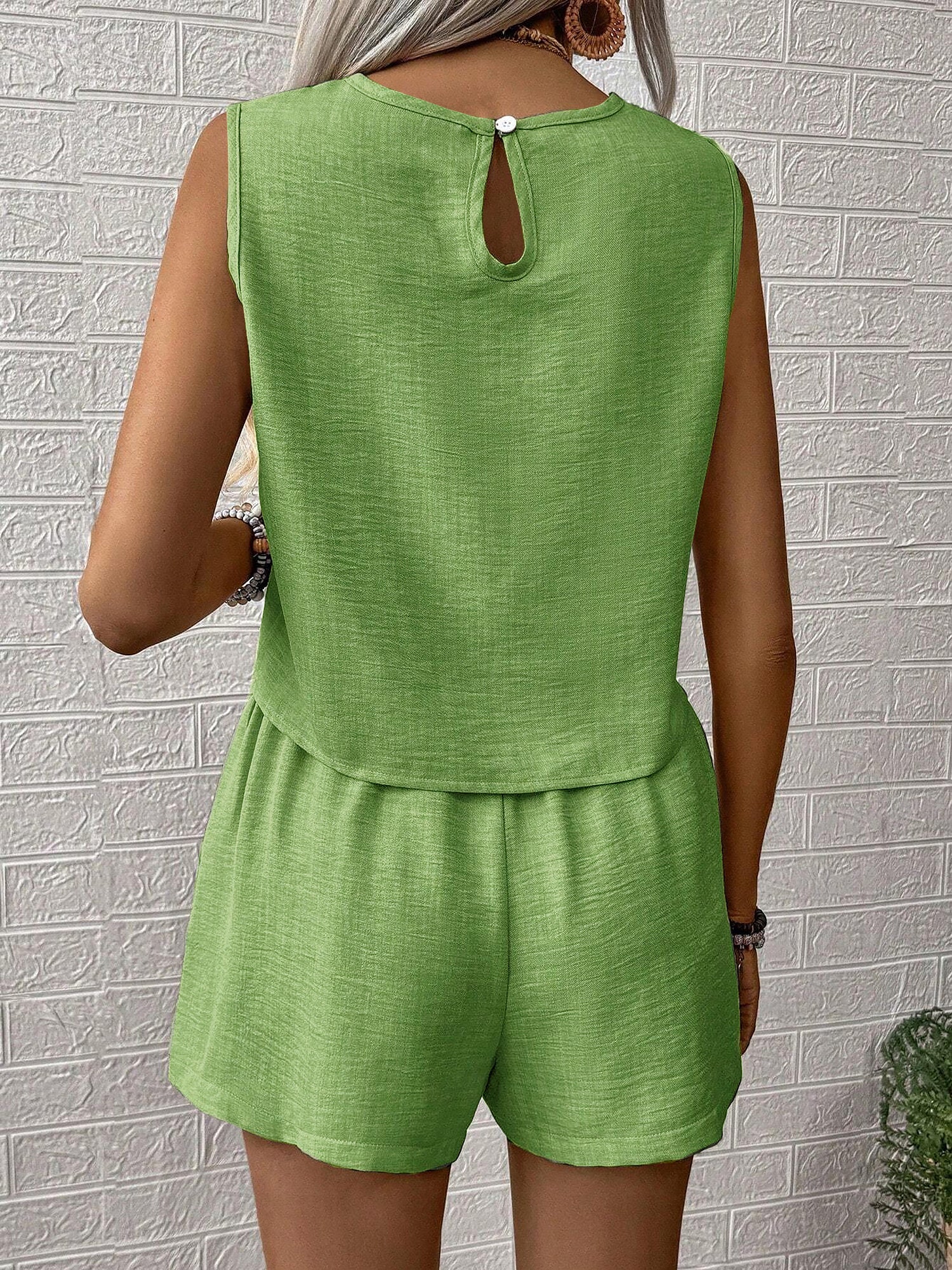 2 Pieces Solid Color Sleeveless Round Neck Top & Shorts Set