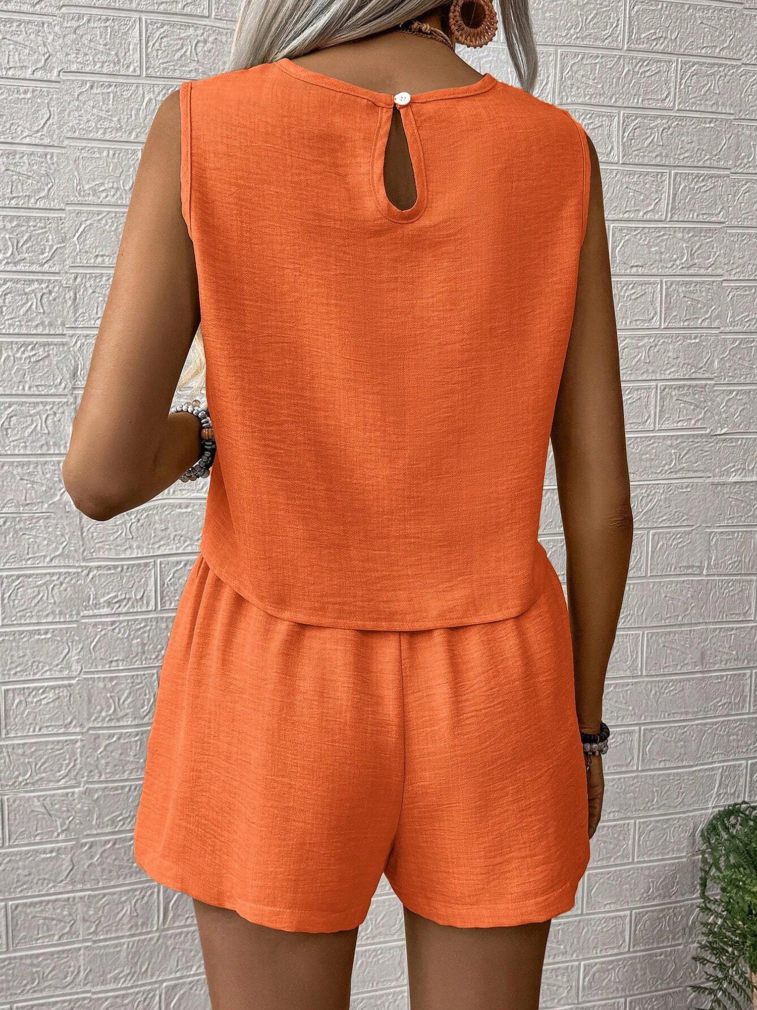 2 Pieces Solid Color Sleeveless Round Neck Top & Shorts Set
