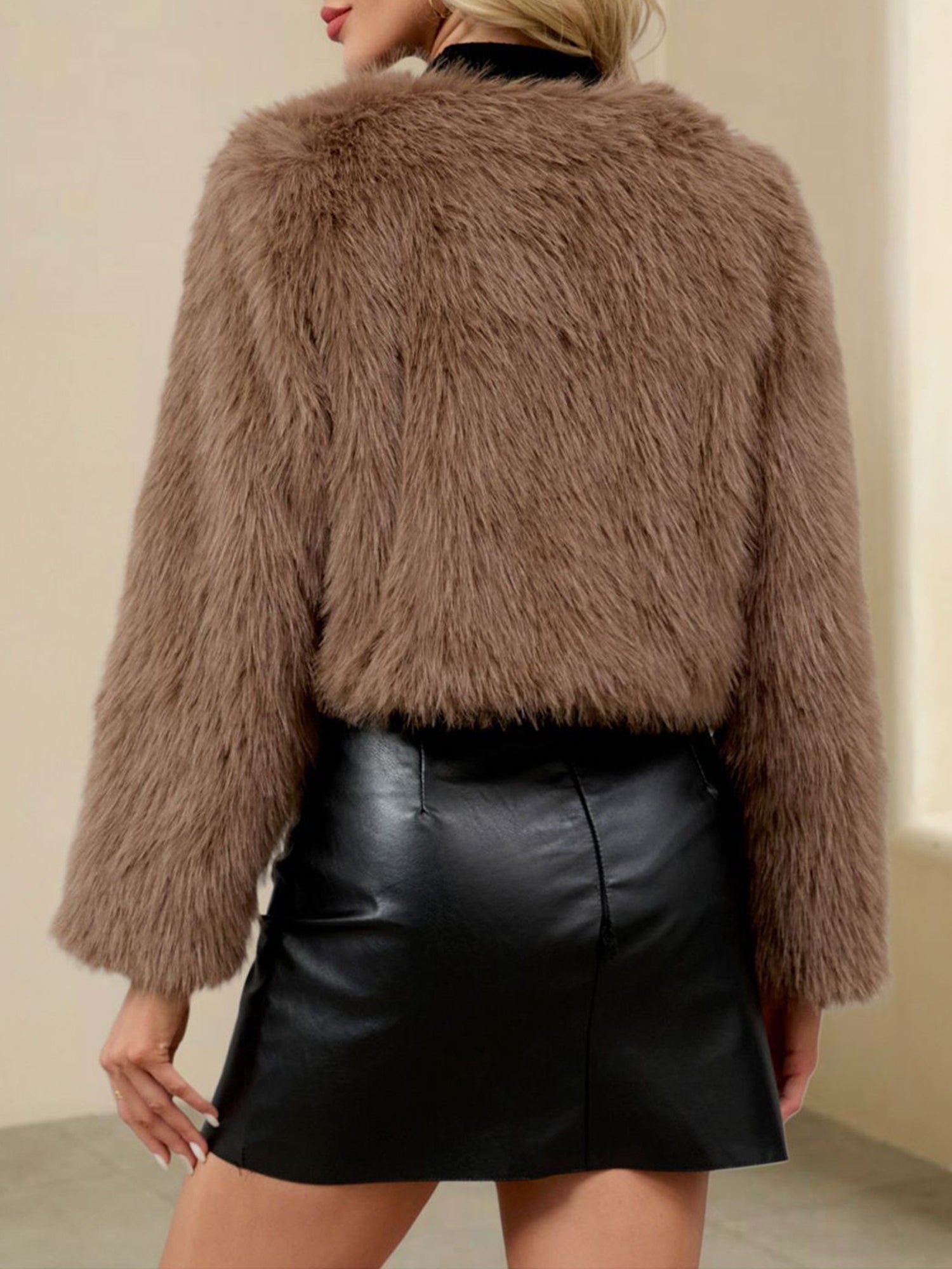 Collarless Long Sleeves Cropped Faux Fur Coat