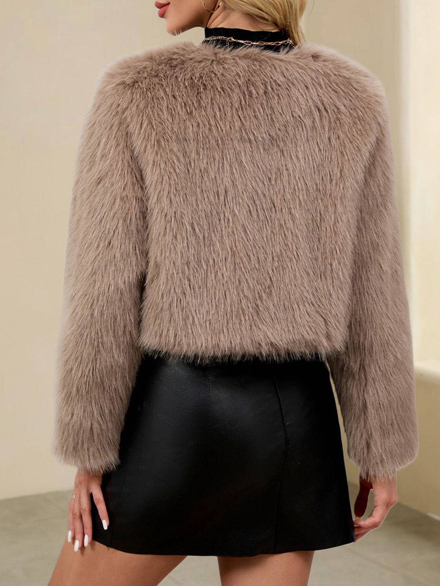 Collarless Long Sleeves Cropped Faux Fur Coat